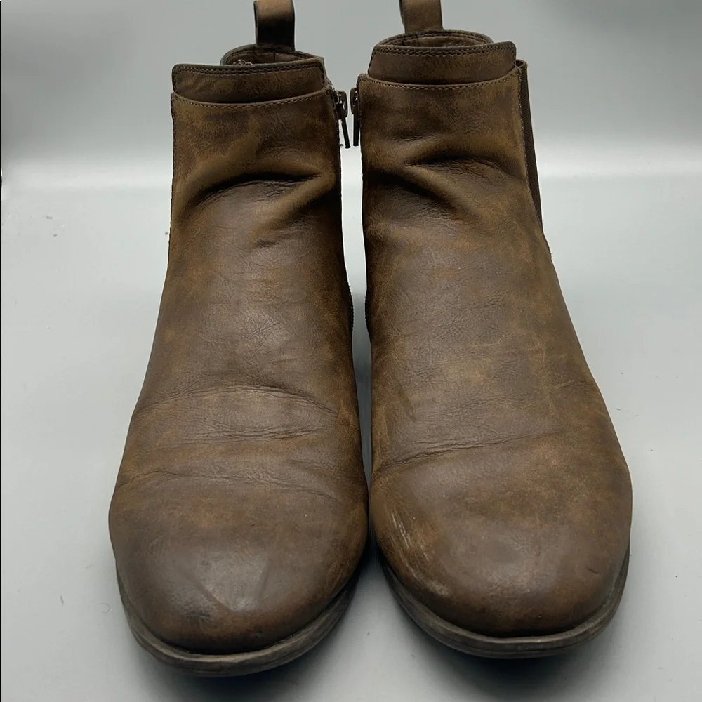 Frye men’s Michael Chelsea boot